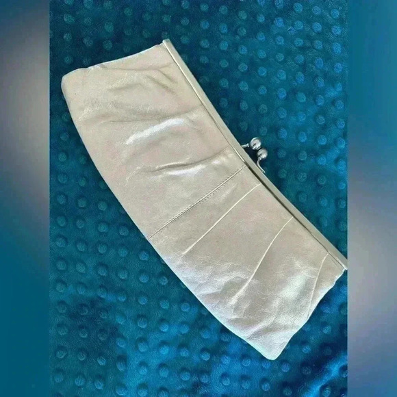 Hobo Off-White Clutch Purse with Floral Interior 12” 2010 Date formal classic - Picture 10 of 12